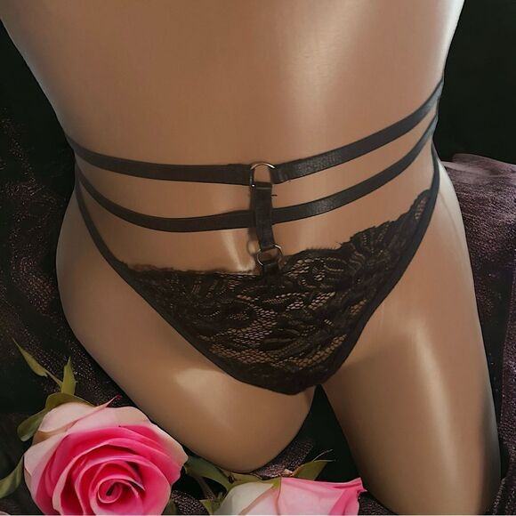Sexy Strappy Lace Panty l O-Ring Accent l XL - Picture 1 of 6